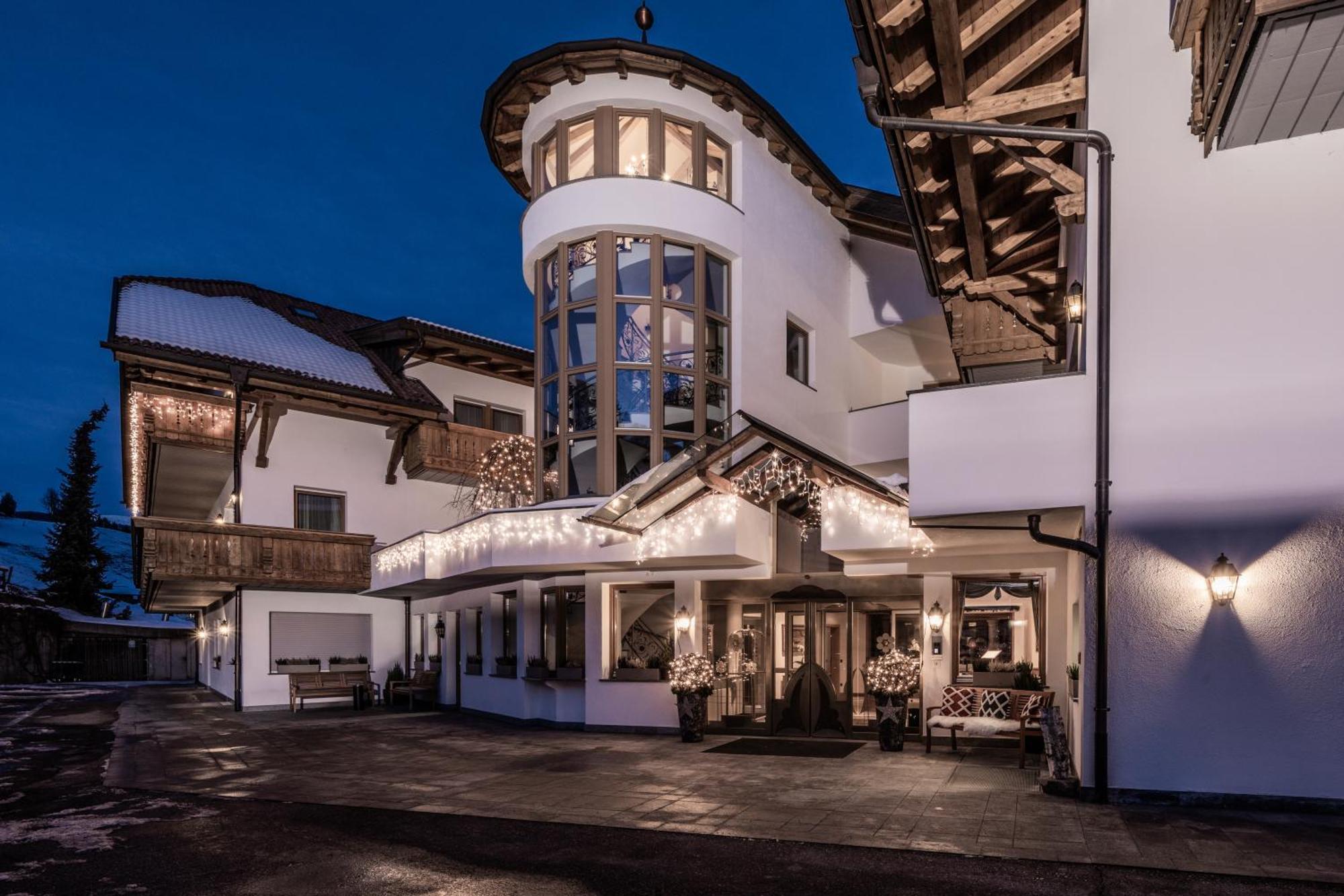 Hotel Christoph Olang Exterior photo